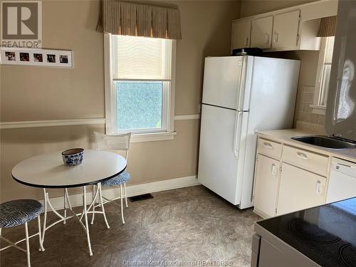 27 O'Brien Drive, Chatham, ON - Indoor Photo Showing Kitchen