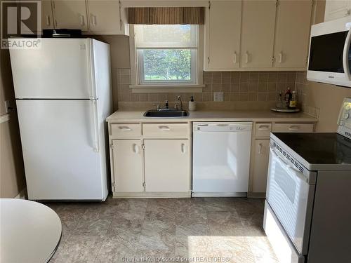 27 O'Brien Drive, Chatham, ON - Indoor Photo Showing Kitchen