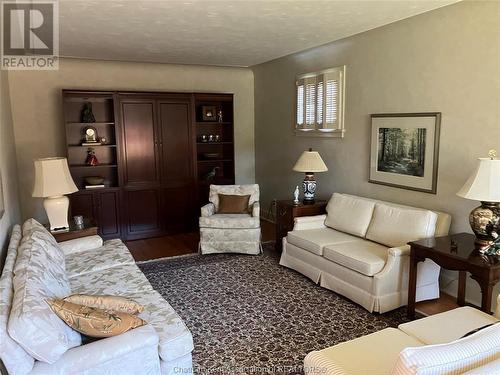 27 O'Brien Drive, Chatham, ON - Indoor Photo Showing Living Room