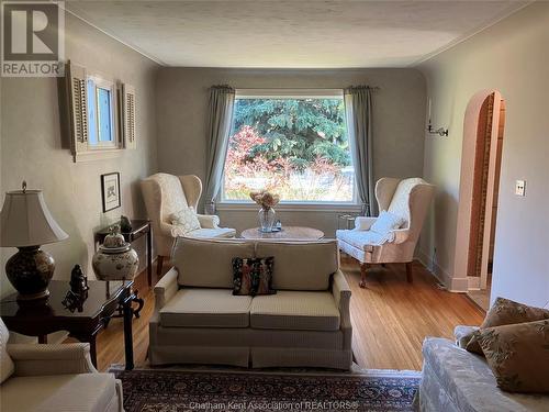 27 O'Brien Drive, Chatham, ON - Indoor Photo Showing Living Room