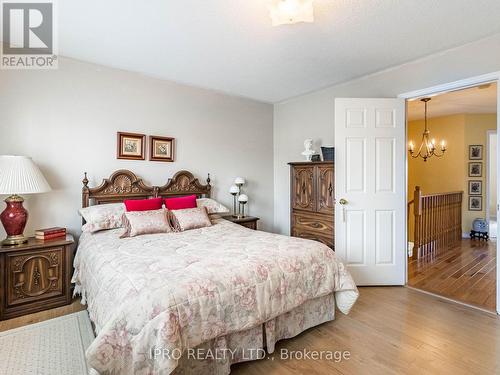 1839 Appleby Line, Burlington, ON - Indoor Photo Showing Bedroom