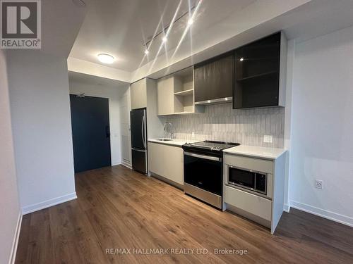 330 - 395 Dundas Street W, Oakville, ON - Indoor Photo Showing Kitchen