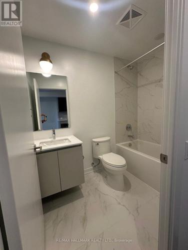 330 - 395 Dundas Street W, Oakville, ON - Indoor Photo Showing Bathroom