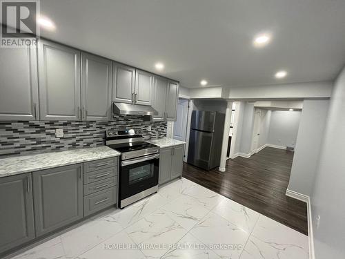 9438 Credit View Road, Brampton, ON - Indoor Photo Showing Kitchen With Upgraded Kitchen