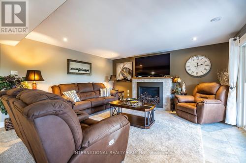 27 Milner Court, Kawartha Lakes, ON - Indoor Photo Showing Living Room With Fireplace