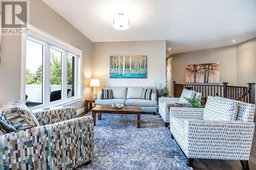 27 Milner Court, Kawartha Lakes, ON - Indoor Photo Showing Living Room