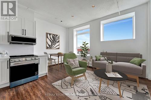 409 - 90 Colborne Street, Brantford, ON - Indoor Photo Showing Living Room