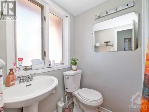 2099 Lauzon Street, Ottawa, ON - Indoor Photo Showing Bathroom