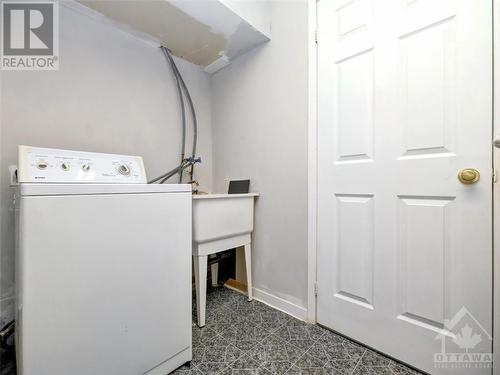 2099 Lauzon Street, Ottawa, ON - Indoor Photo Showing Laundry Room