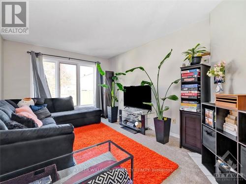 2099 Lauzon Street, Ottawa, ON - Indoor Photo Showing Living Room