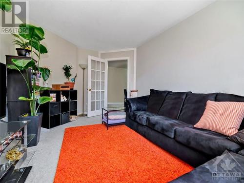 2099 Lauzon Street, Ottawa, ON - Indoor Photo Showing Living Room