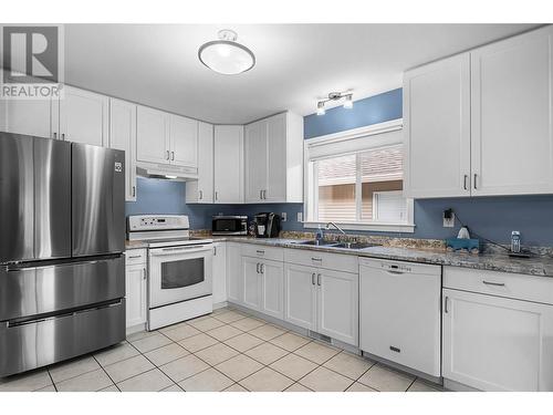 1940 Hillside Drive Unit# 5, Kamloops, BC - Indoor Photo Showing Kitchen With Double Sink