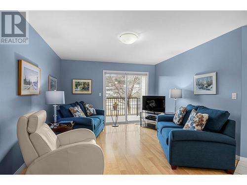 1940 Hillside Drive Unit# 5, Kamloops, BC - Indoor Photo Showing Living Room