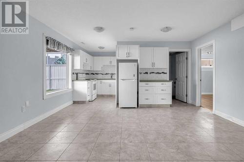 150 Lakeview Inlet, Chestermere, AB - Indoor Photo Showing Kitchen