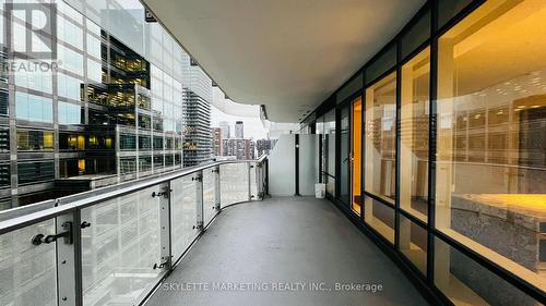 1002 - 1 Bloor Street E, Toronto, ON - Outdoor With Exterior