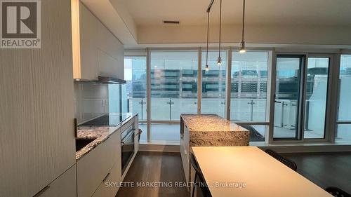 1002 - 1 Bloor Street E, Toronto, ON - Indoor Photo Showing Kitchen