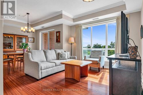 503 - 483 Faith Drive, Mississauga, ON - Indoor Photo Showing Living Room