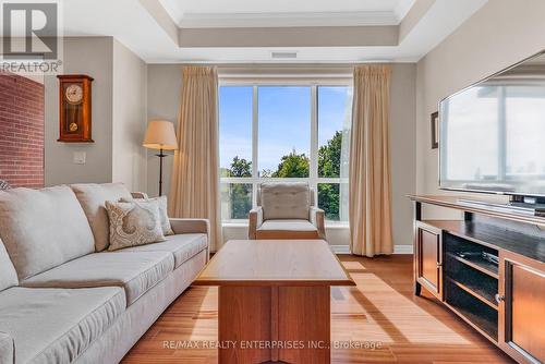 503 - 483 Faith Drive, Mississauga, ON - Indoor Photo Showing Living Room