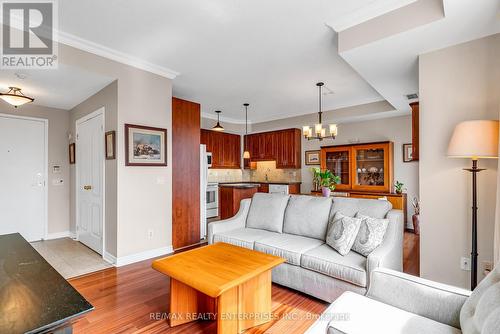 503 - 483 Faith Drive, Mississauga, ON - Indoor Photo Showing Living Room