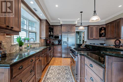 96 & 88 Spithead Road, Gananoque, ON - Indoor Photo Showing Kitchen