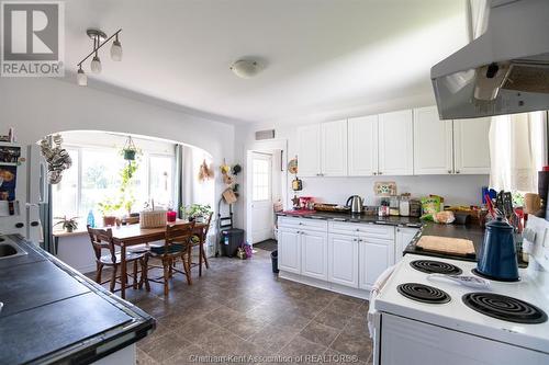 23-27 William Street, Merlin, ON - Indoor Photo Showing Kitchen With Double Sink