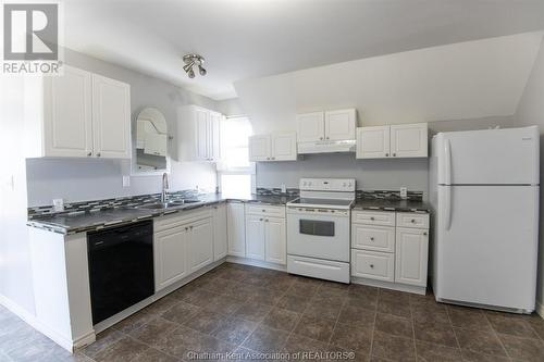 23-27 William Street, Merlin, ON - Indoor Photo Showing Kitchen With Double Sink