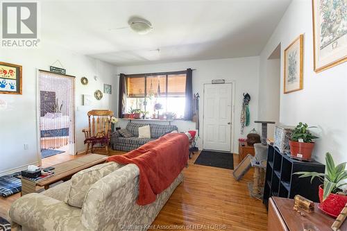 23-27 William Street, Merlin, ON - Indoor Photo Showing Living Room