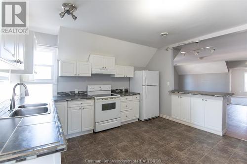 23-27 William Street, Merlin, ON - Indoor Photo Showing Kitchen With Double Sink