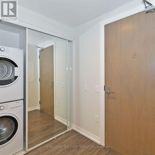 1915 - 251 Jarvis Street, Toronto, ON - Indoor Photo Showing Laundry Room