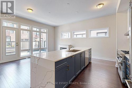 27 Ingersoll Lane, Richmond Hill, ON - Indoor Photo Showing Kitchen