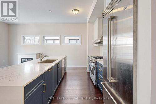 27 Ingersoll Lane, Richmond Hill, ON - Indoor Photo Showing Kitchen With Upgraded Kitchen