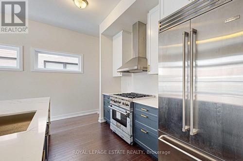 27 Ingersoll Lane, Richmond Hill, ON - Indoor Photo Showing Kitchen