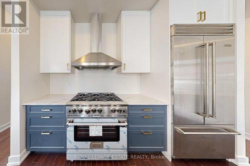 27 Ingersoll Lane, Richmond Hill, ON - Indoor Photo Showing Kitchen With Upgraded Kitchen