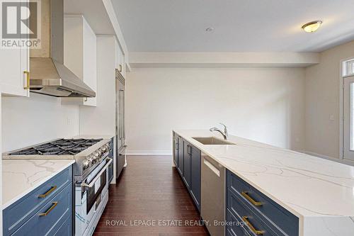 27 Ingersoll Lane, Richmond Hill, ON - Indoor Photo Showing Kitchen With Upgraded Kitchen