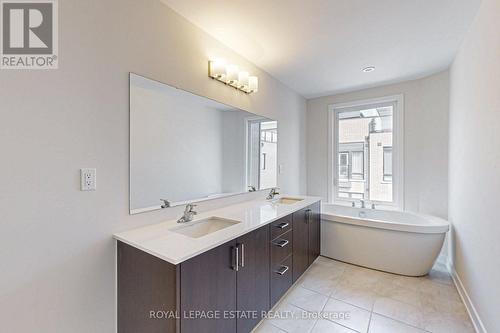 27 Ingersoll Lane, Richmond Hill, ON - Indoor Photo Showing Bathroom