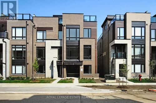 27 Ingersoll Lane, Richmond Hill, ON - Outdoor With Facade