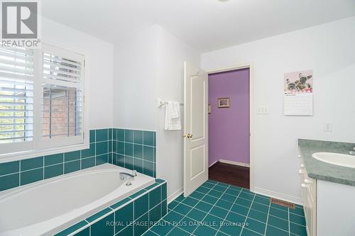 2873 Cartwright Crescent, Mississauga, ON - Indoor Photo Showing Bathroom