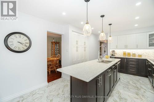 2873 Cartwright Crescent, Mississauga, ON - Indoor Photo Showing Kitchen With Double Sink With Upgraded Kitchen