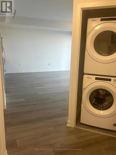 401 - 395 Dundas Street, Oakville, ON - Indoor Photo Showing Laundry Room