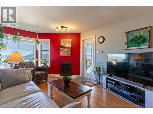 1120 Hugh Allan Drive Unit# 405, Kamloops, BC - Indoor Photo Showing Living Room With Fireplace