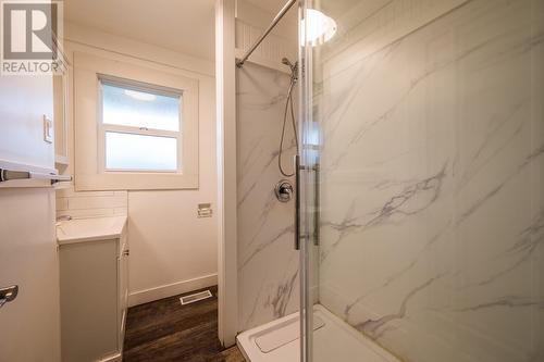 1036 Surrey Avenue, Kamloops, BC - Indoor Photo Showing Bathroom