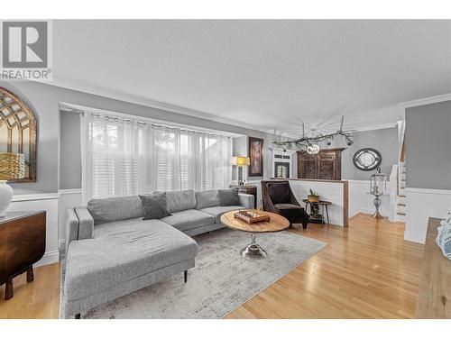 133 Whistler Drive, Kamloops, BC - Indoor Photo Showing Living Room