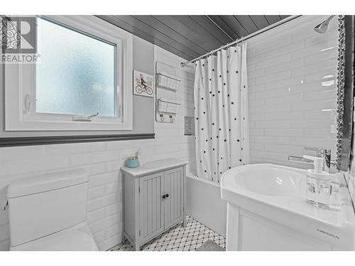 133 Whistler Drive, Kamloops, BC - Indoor Photo Showing Bathroom