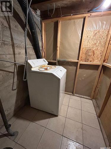 155 Broad Street, Regina, SK - Indoor Photo Showing Laundry Room