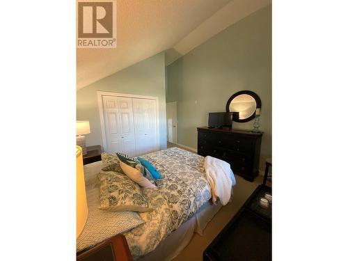 205 Third Avenue Unit# 1416, Invermere, BC - Indoor Photo Showing Bedroom