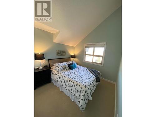 205 Third Avenue Unit# 1416, Invermere, BC - Indoor Photo Showing Bedroom