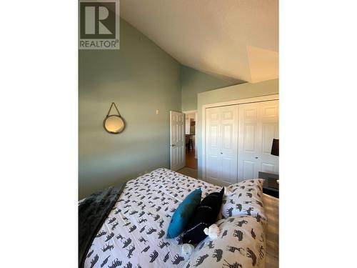 205 Third Avenue Unit# 1416, Invermere, BC - Indoor Photo Showing Bedroom