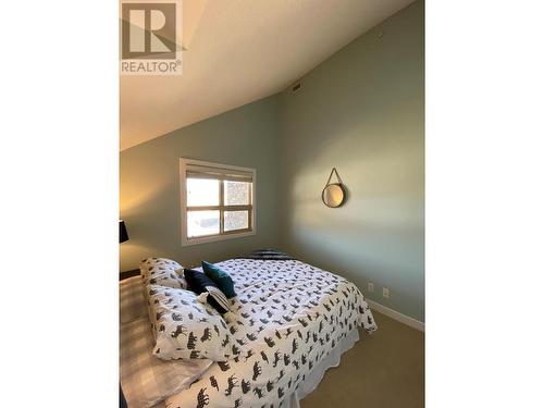 205 Third Avenue Unit# 1416, Invermere, BC - Indoor Photo Showing Bedroom