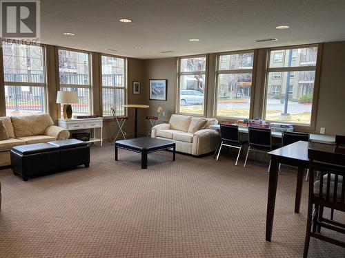 205 Third Avenue Unit# 1416, Invermere, BC - Indoor Photo Showing Living Room