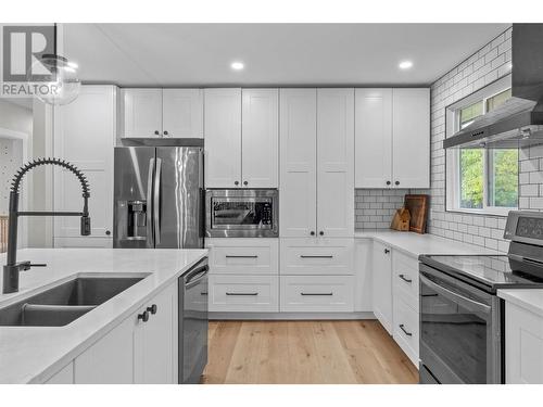 5849 Leonard Place, Kamloops, BC - Indoor Photo Showing Kitchen With Double Sink